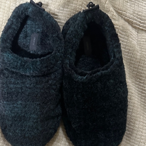 SKIMS Shoes - Skims Cozy green and black plaid house shoes. Size 40 US 9/10